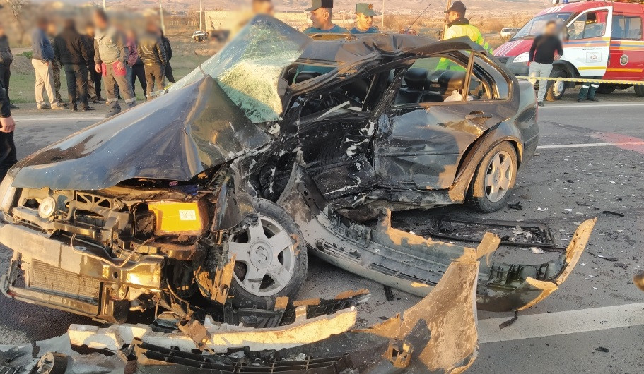 Փոքր Վեդի գյուղի մոտակայքում բախվել են ավտոմեքենաներ. կան զոհեր և տուժածներ