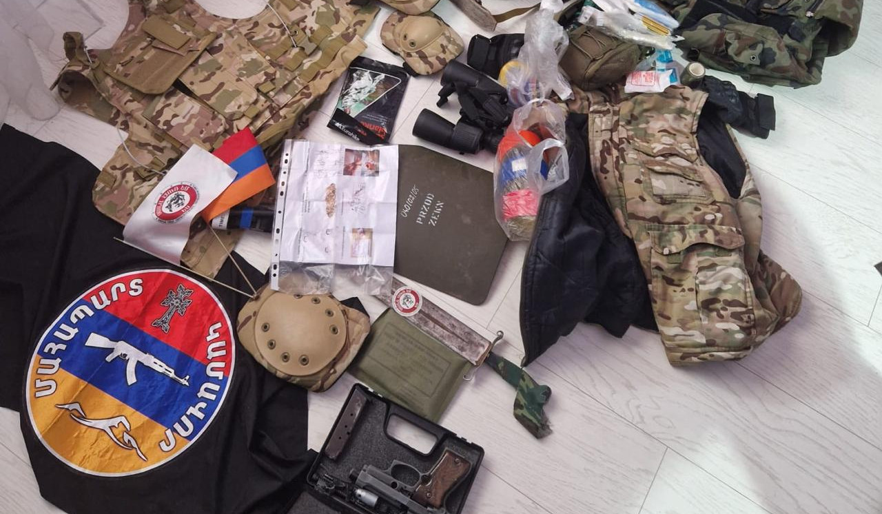 Հայտնաբերվել են զենք-զինամթերք, սխեմաներ, փաստաթղթեր. ՔԿ-ն՝ Նոր Նորքի բաժնի վրա հարձակման հետքերով