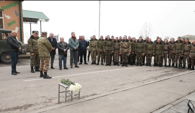 Նկարիչներն այցելել են զորամաս և ծանոթացել զինված ուժերում ընթացող բարեփոխումներին