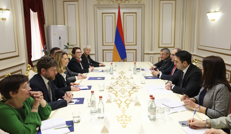 Ալեն Սիմոնյանը ֆրանսիացի գործընկերներին է ներկայացրել Հարավային Կովկասում առկա անվտանգային իրավիճակը