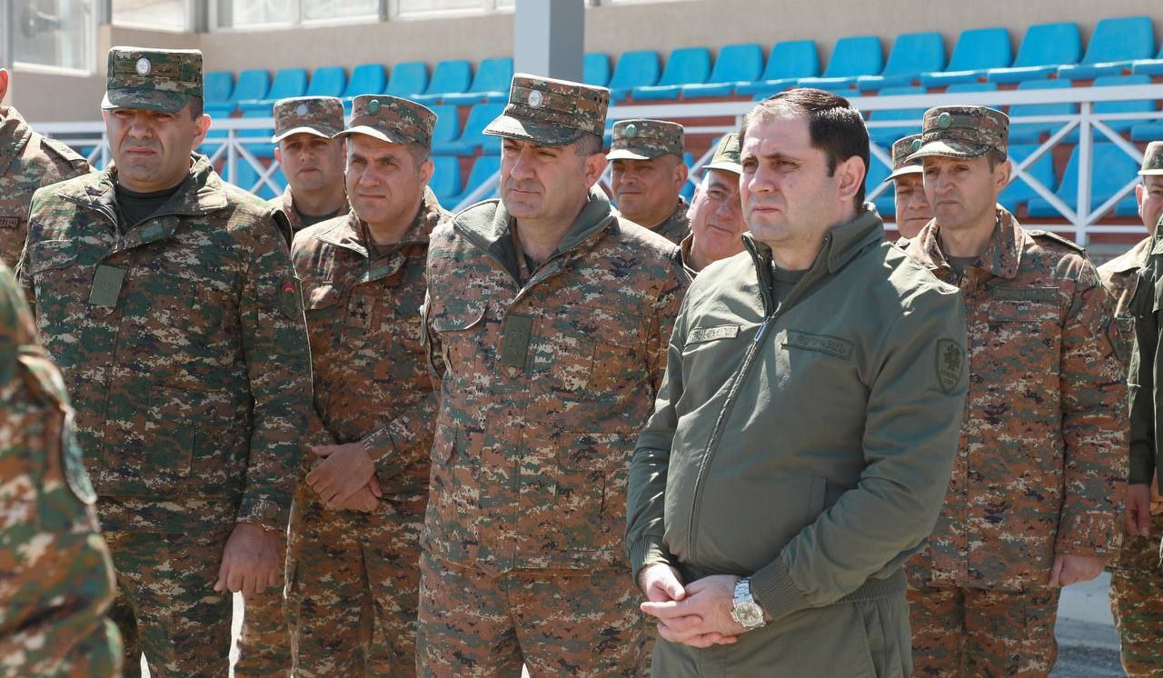 Սուրեն Պապիկյանն այցելել է «Բաղրամյան» զորավարժարան, մասնակցել ռազմական տեխնիկայի ցուցադրությանը