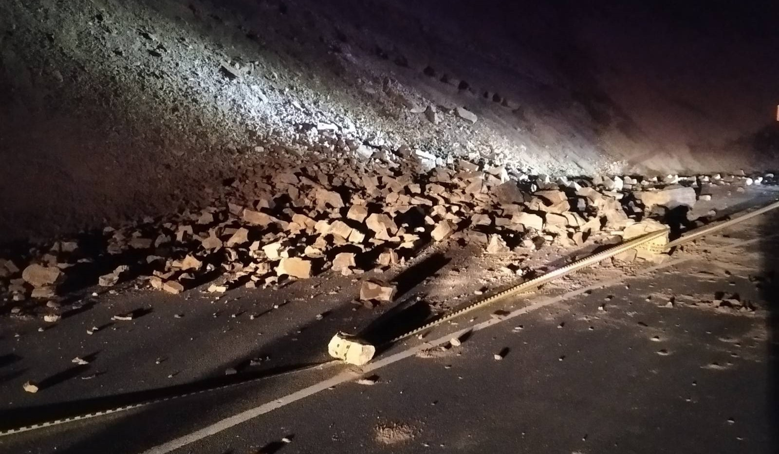 Լանջազատ գյուղի ոլորանների մոտակայքում տեղի է ունեցել քարաթափում