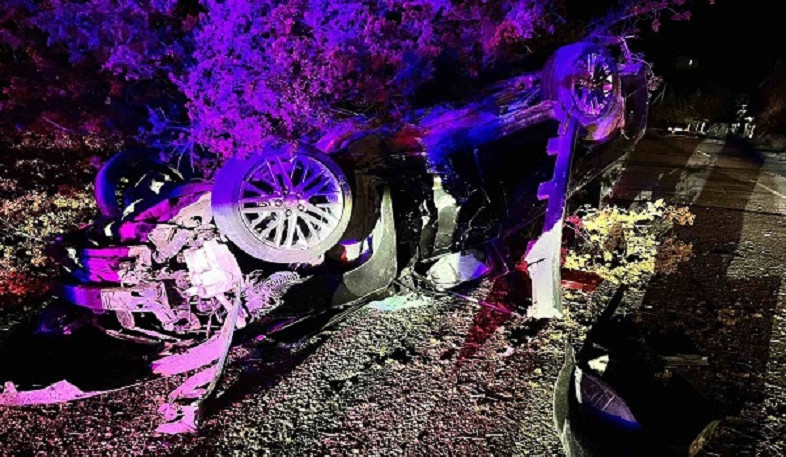 Աբովյանի Սուրբ Հովհաննես եկեղեցու մոտակայքում ծառն ընկել է մեքենայի վրա, կա տուժած