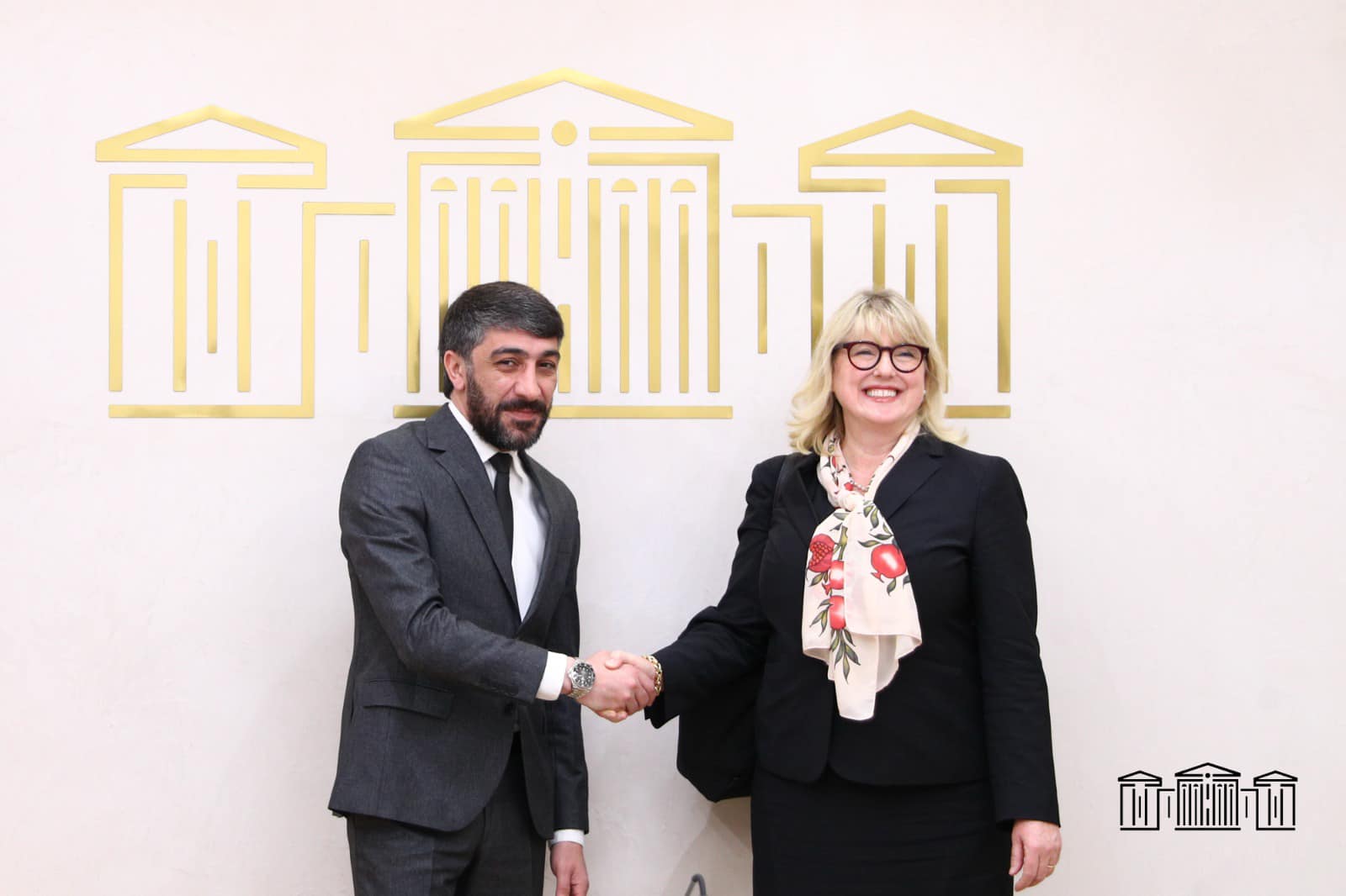 Vilen Qabrielyan Lemkin adına Soyqırımının Qarşısının Alınması İnstitutunun direktoruna Azərbaycanın antierməni siyasətinin nəticələrini təqdim edib