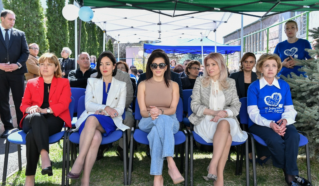 Աննա Հակոբյանը ներկա է եղել «Իմ ուղին» կենտրոնի սաների «Ես ձեզ նման չեմ, ես ձեզնից մեկն եմ» համերգին և ցուցահանդես-վաճառքին