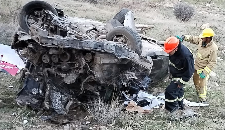 Երևան-Մեղրի ճանապարհին մեքենաներ են բախվել. Mercedes-Benz-ը գլորվել է ձորը, կա տուժած