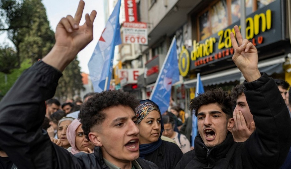 Riots erupt after mayoral vote in Turkey