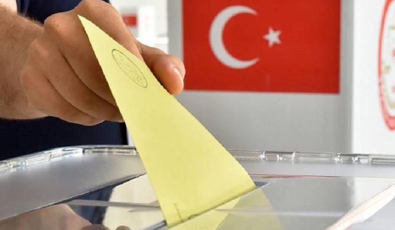Turkey election authority reinstates excluded pro-Kurdish mayor