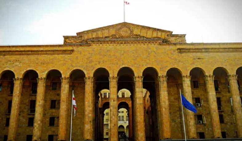 Парламент Грузии принял закон об отмене квот для женщин на выборах