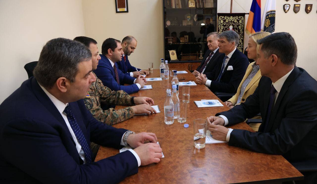 Պապիկյանն ու Սարգիս Իզմիրլյանը քննարկել են մի շարք ծրագրերի շուրջ համագործակցությանն առնչվող հարցեր