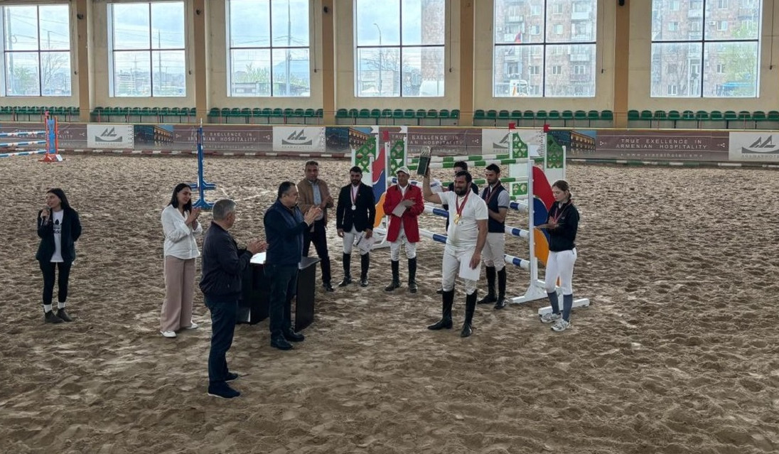 Հայտնի են Հ. Հայրապետյանի անվան ձիասպորտի փոխանցիկ հուշագավաթի հաղթողները