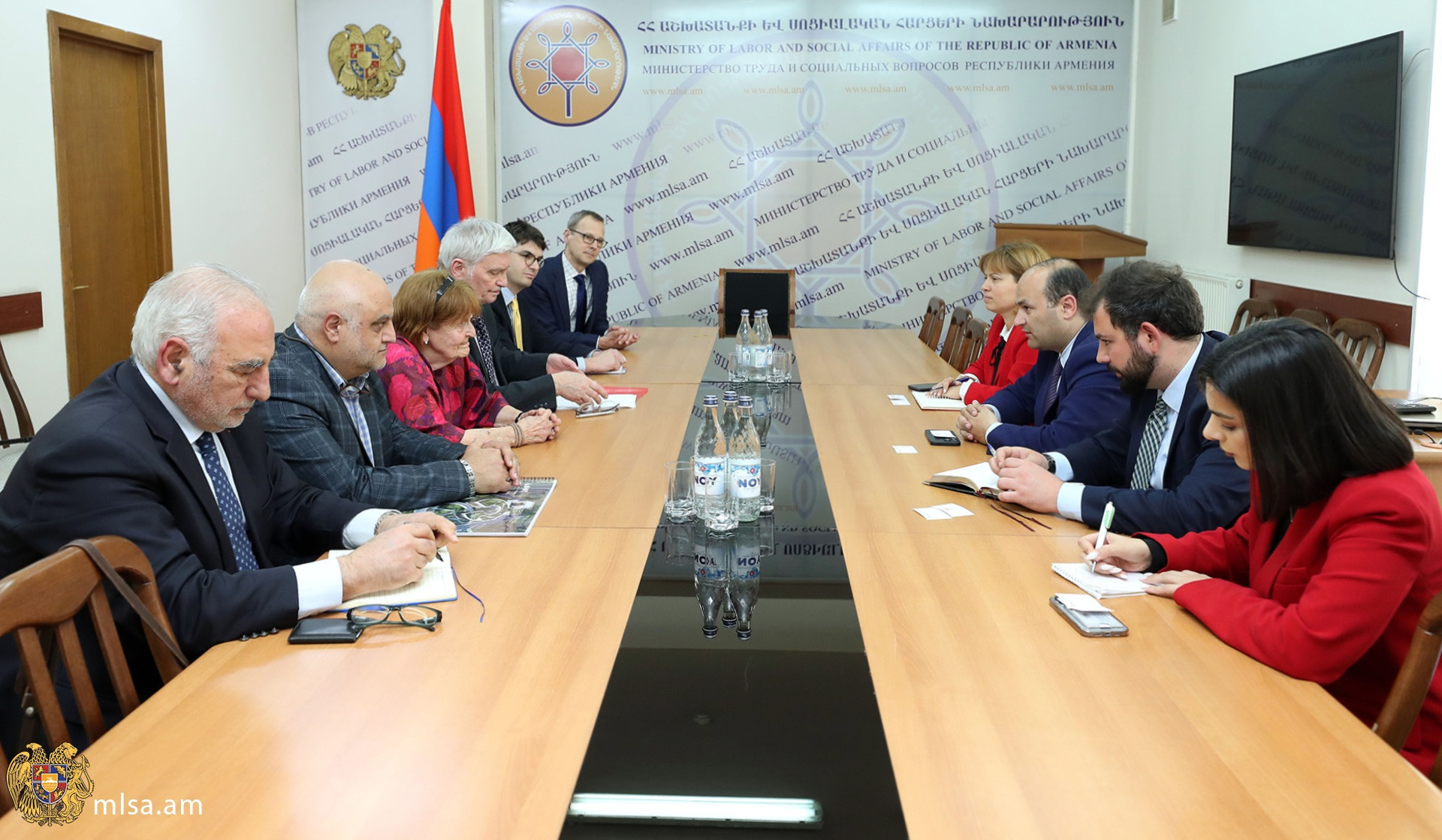 Նարեկ Մկրտչյանը և Քերոլայն Քոքսը քննարկել են ԼՂ-ից տեղահանված անձանց աջակցության գործընթացին առնչվող հարցեր