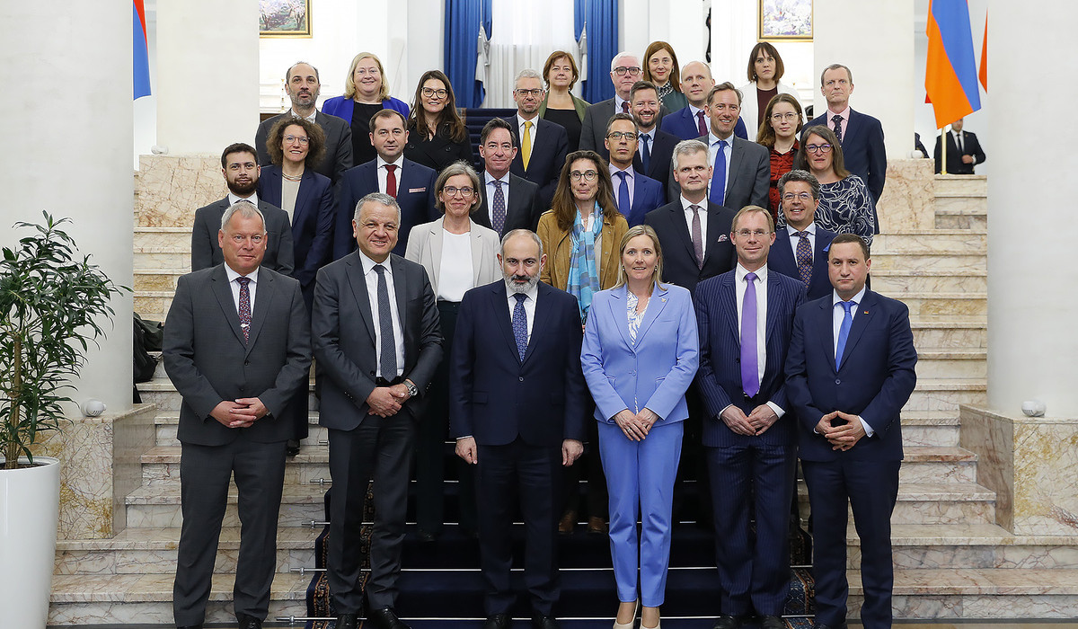 Премьер-министр Пашинян принял членов Комитета по политике и безопасности ЕС