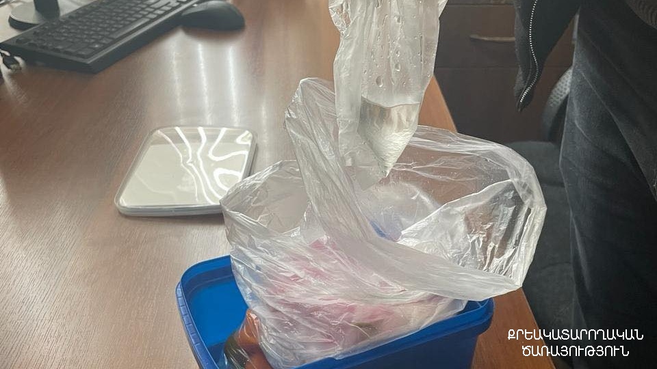 «Արմավիր» ՔԿՀ-ում ձերբակալվել է կալանավորված անձին հանձնուք բերած տաքսու վարորդը