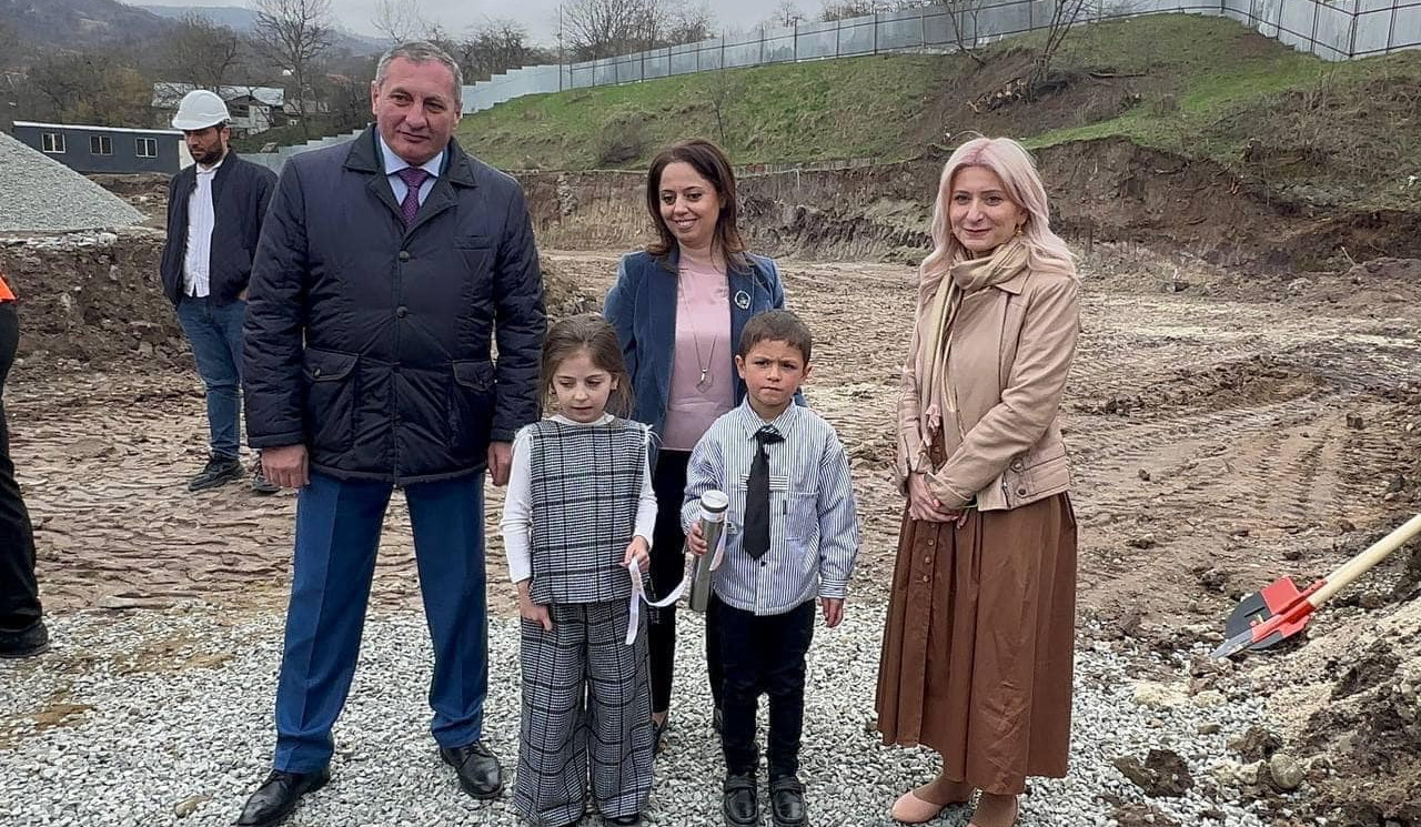 ԿԳՄՍ փոխնախարարը մասնակցել է Դեբետ բնակավայրում կառուցվելիք հանրակրթական դպրոցի հիմնարկեքի արարողությանը