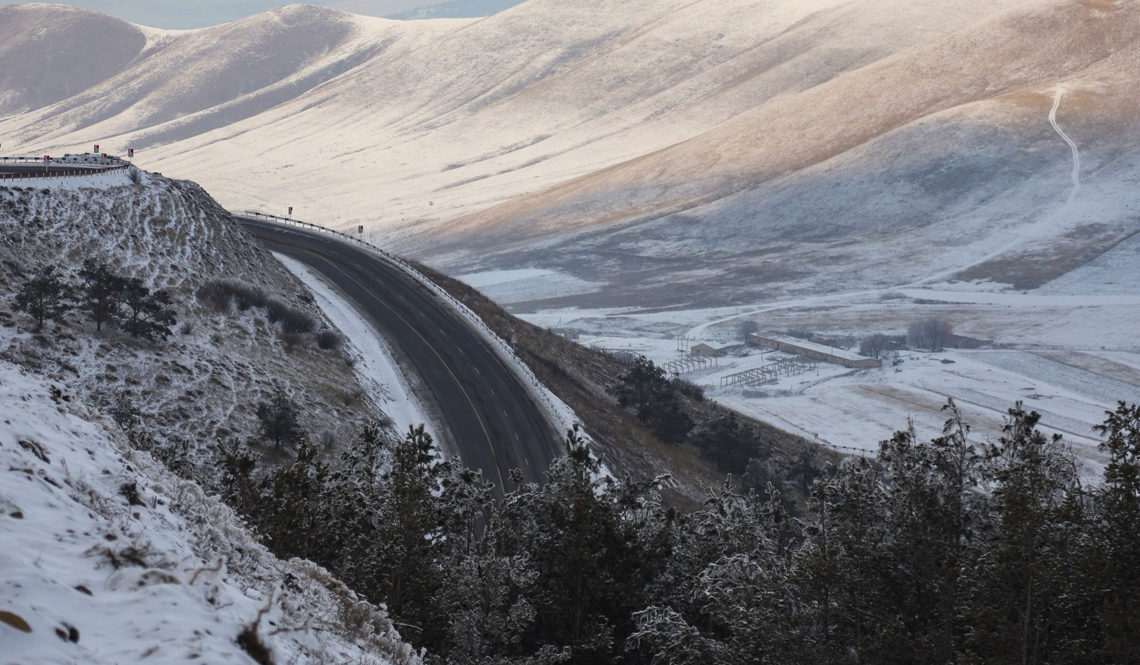 Տաթև-Լծեն ճանապարհին ձյան տեղումներ են