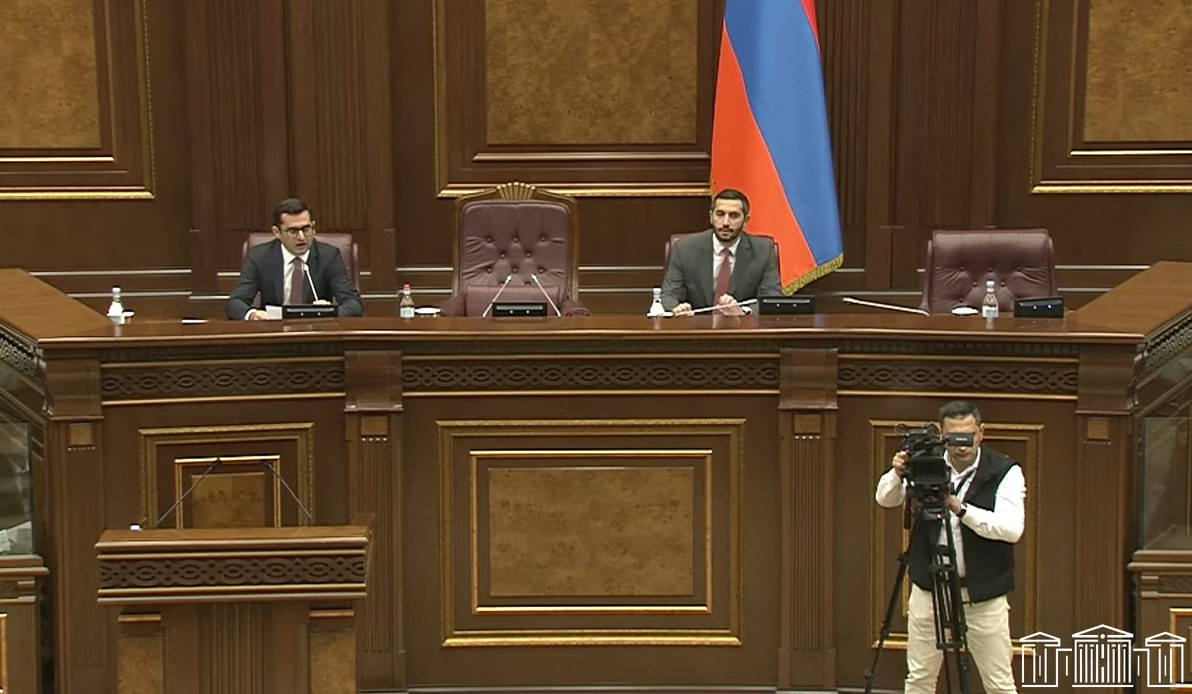 ԱԺ-ն ընդունեց նախորդ օրը քննարկած նախագծերը, այդ թվում՝ ընտանեկան բռնությանն առնչվող օրենսդրական նախագծերի փաթեթը