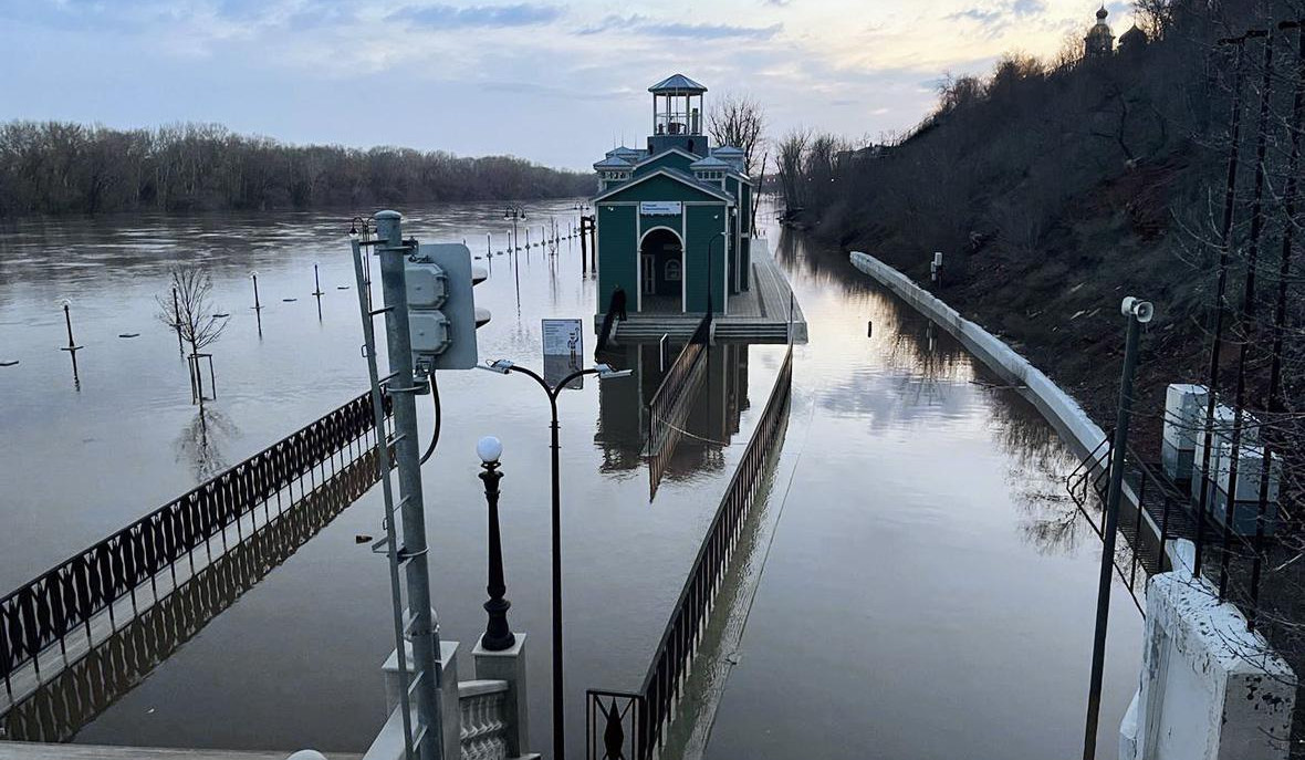 Уровень воды реки Урал в Оренбурге достиг исторического рекорда