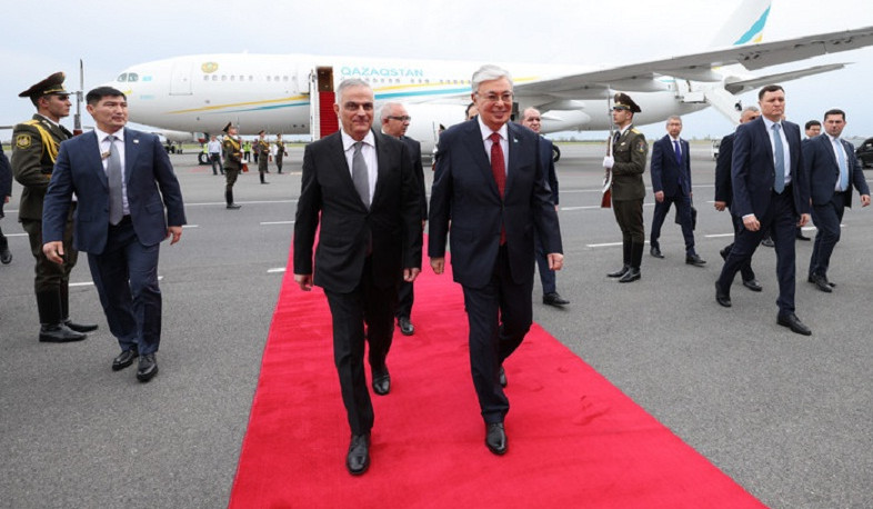 Президент Казахстана прибыл с официальным визитом в Армению