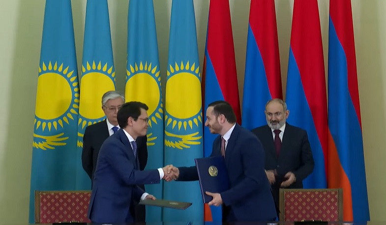 Mkhitar Hayrapetyan and Bagdat Musin signed a memorandum of understanding on cooperation in IT sector