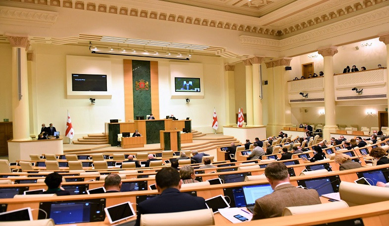 Парламент Грузии проголосует по закону об иноагентах