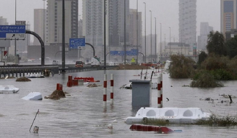 Город Дубай затопили самые сильные дожди за 75 лет