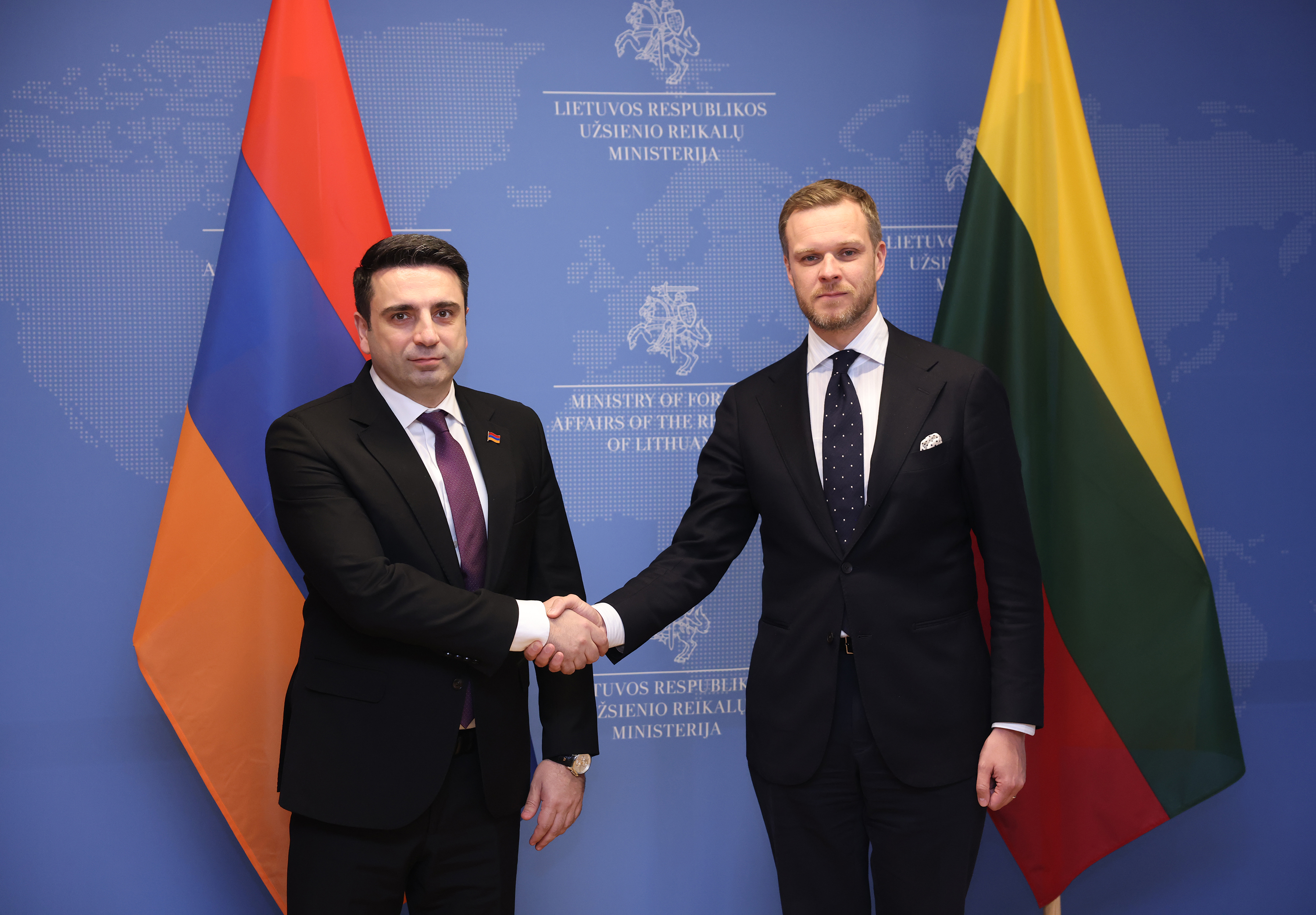 Lietuva yra pasirengusi bet kokiu būdu remti taikos procesą