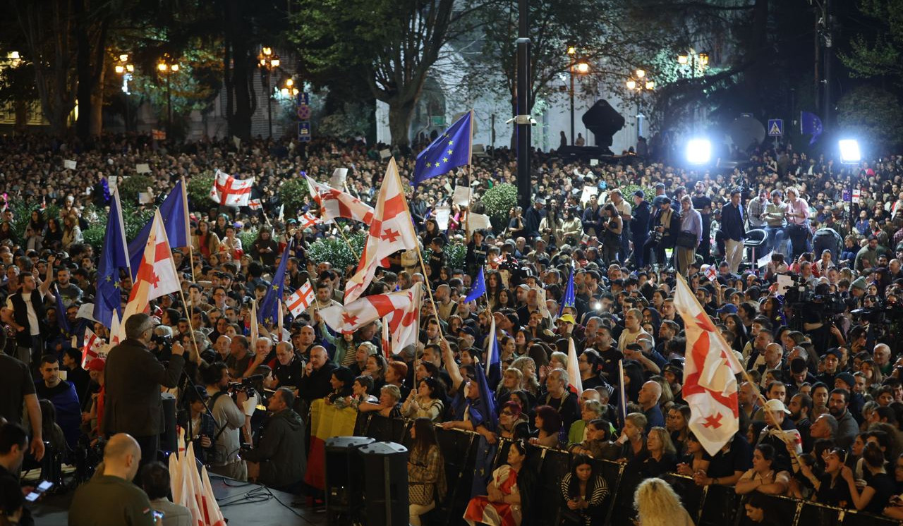 В Грузии на ночном митинге против закона об иноагентах произошли стычки с полицией