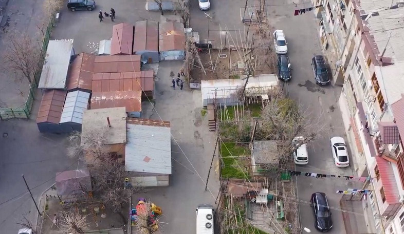 Բագրատունյաց և Արտաշիսյան փողոցների միջանկյալ բակը բարեկարգվում է