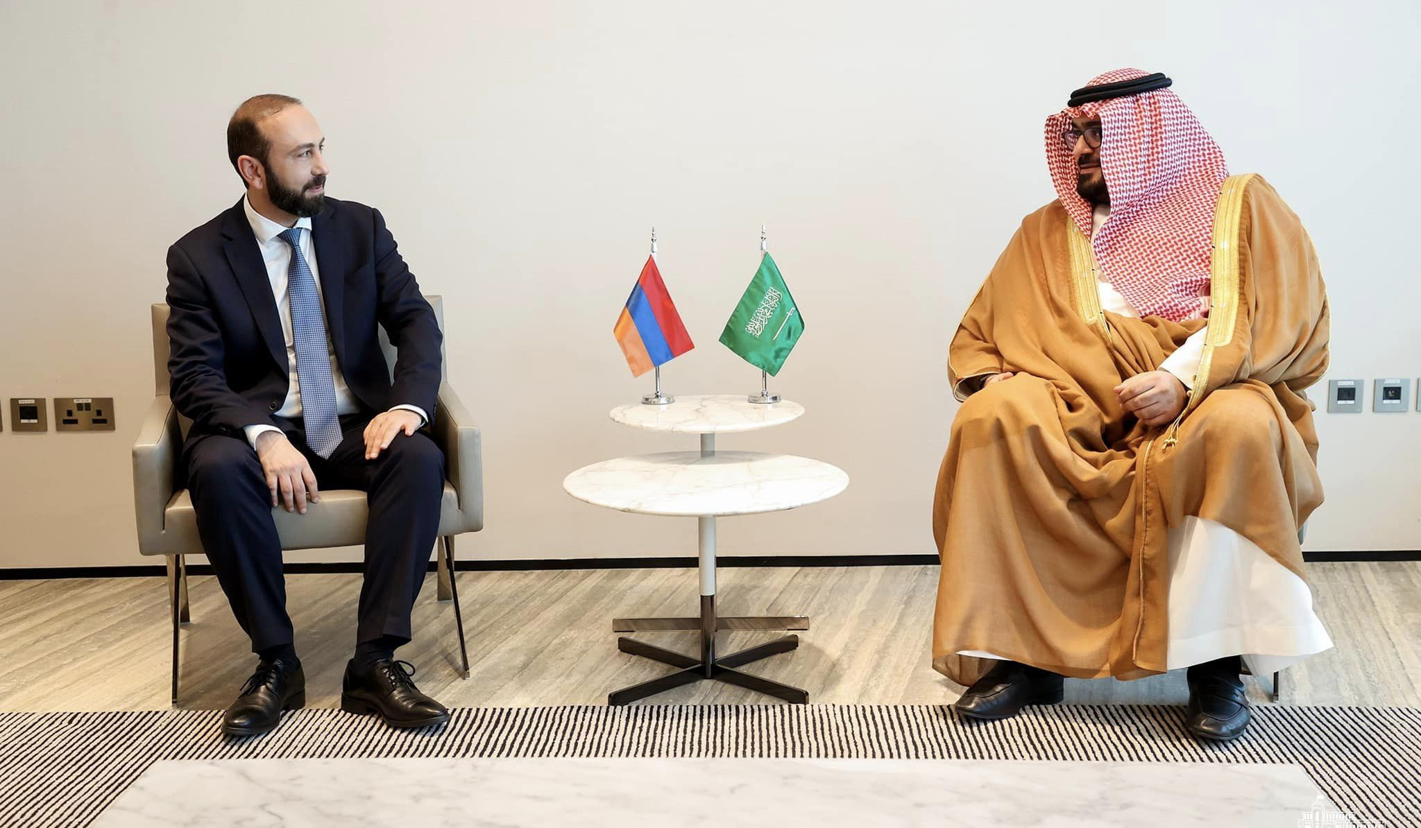 Mirzoyan və Muhsin Əl-İbrahim Ermənistan və Səudiyyə Ərəbistanı arasında iqtisadi əlaqələrin inkişafı ilə bağlı məsələləri müzakirə ediblər