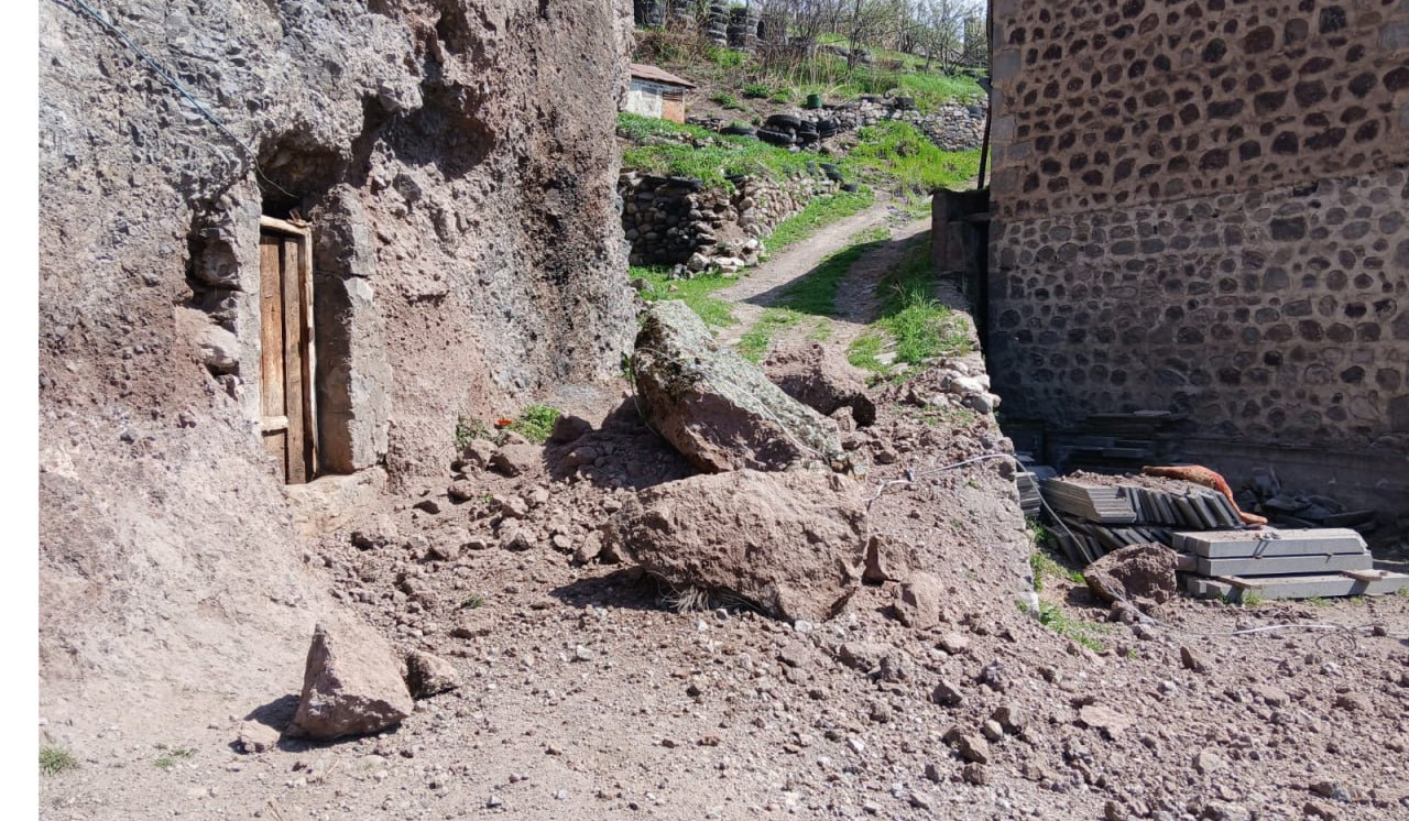 Գորիսում փրկարարներն իրականացրել են հարկադիր քարաթափում