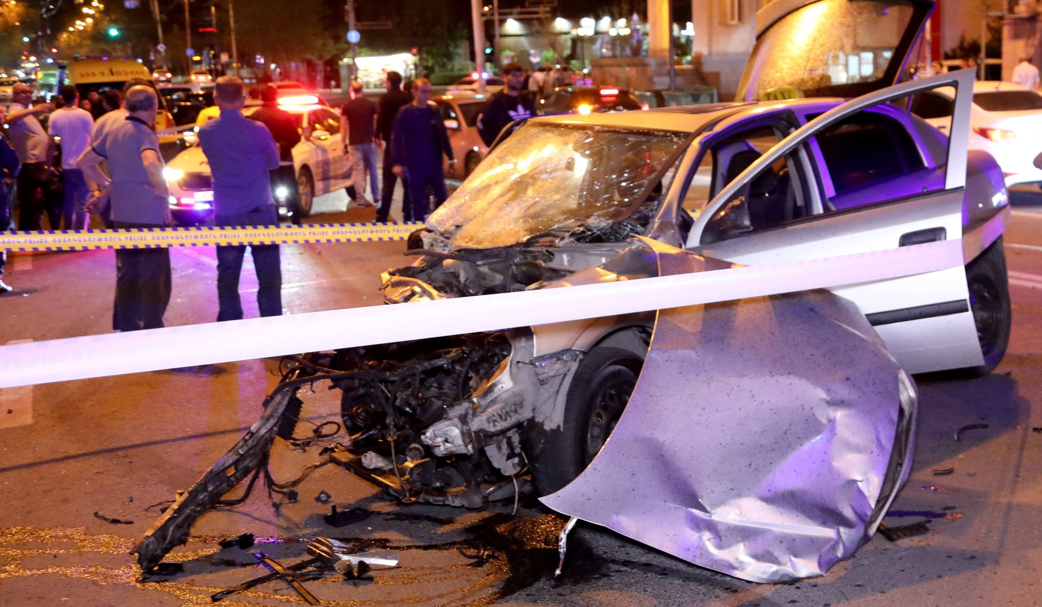 Ալեք Մանուկյան - Սայաթ-Նովա խաչմերուկի մոտակայքում մեքենաներ են բախվել. տուժածները հոսպիտալացվել են