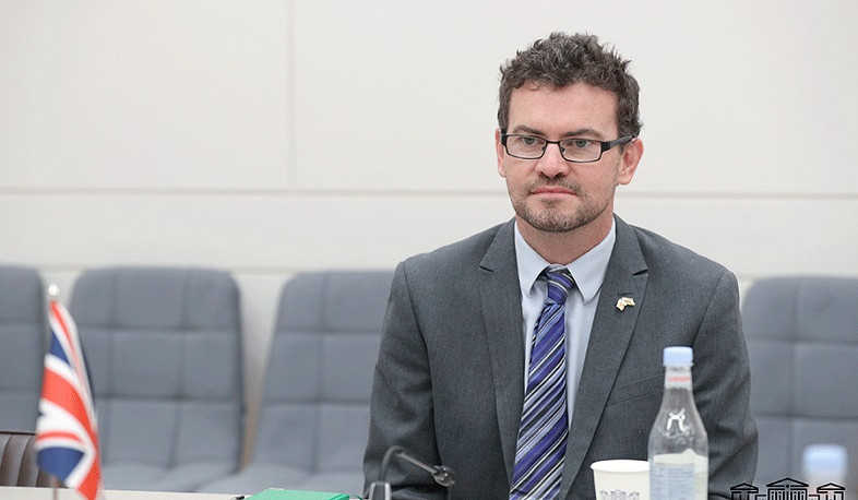 Посол Великобритании в Армении почтил память жертв Геноцида армян