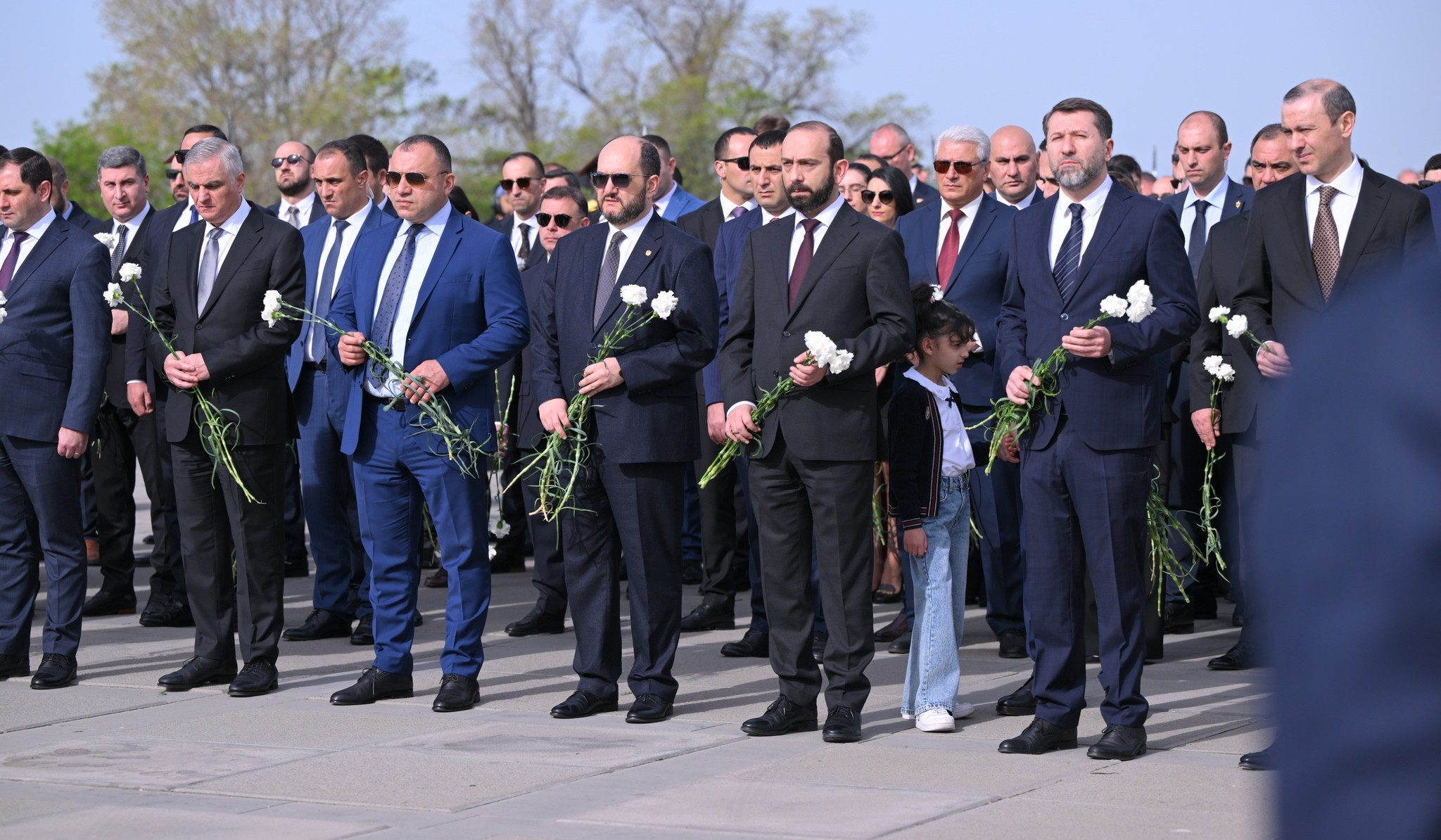 Ararat Mirzoyan paid tribute to victims of Armenian Genocide at Tsitsernakaberd Armenian Genocide memorial complex