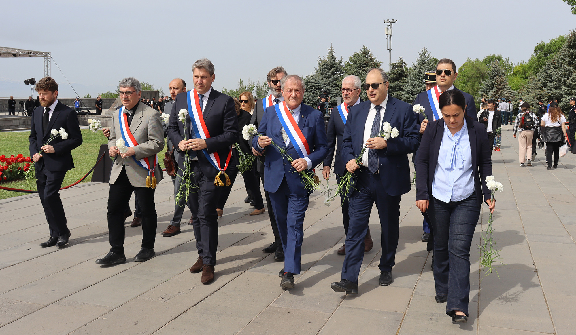 Senatın Fransa-Ermənistan dostluq qrupu Erməni Soyqırımı Memorialını ziyarət edib