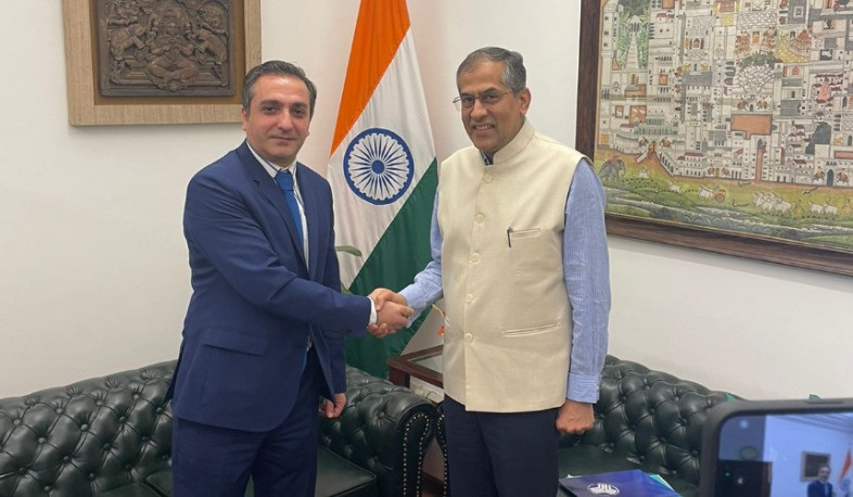 Səfir Afyan Hindistan xarici işlər nazirinin müavininə “Sülhün kəsişməsi”nin imkanlarını təqdim edib