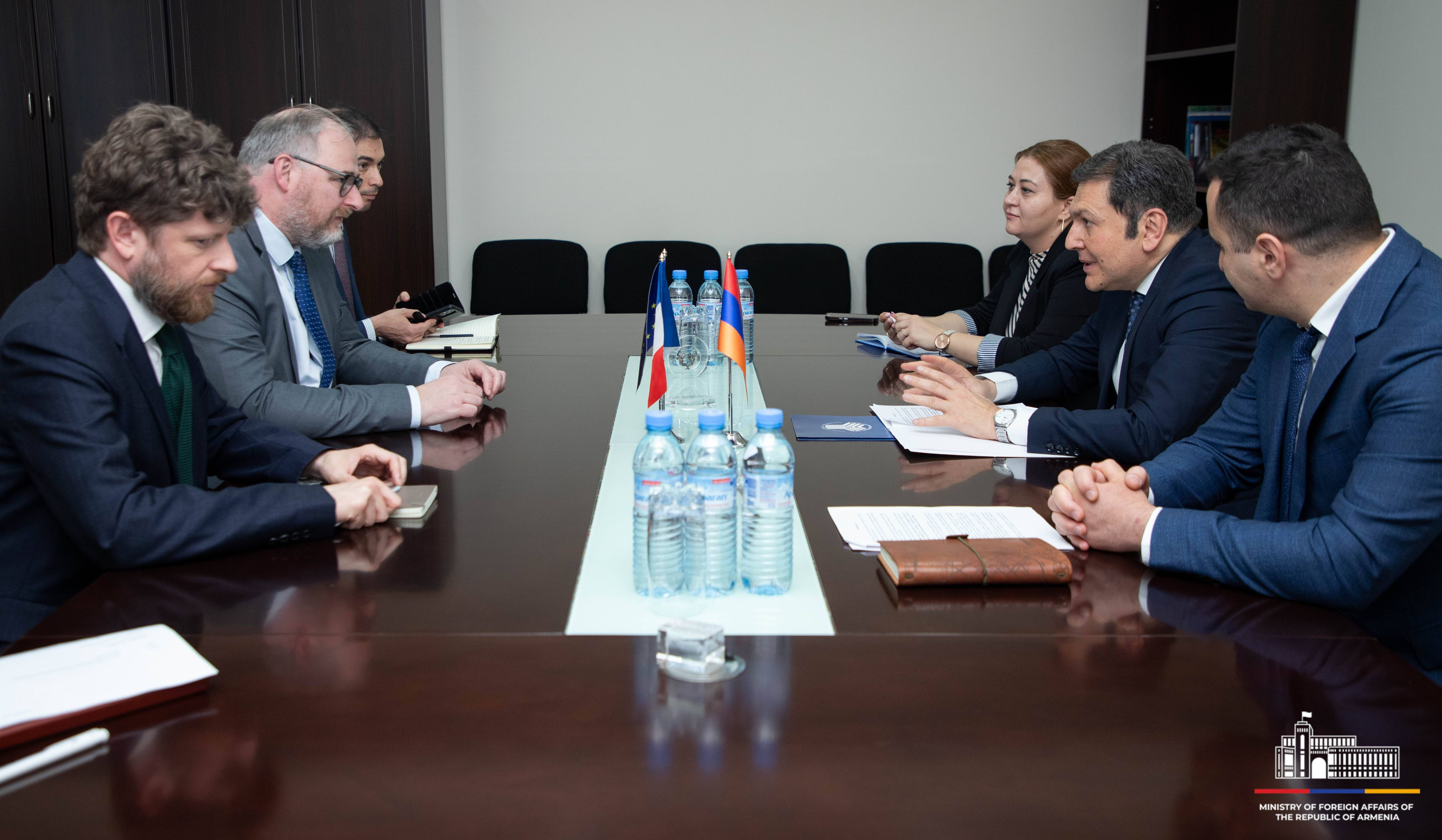 Paruyr Hovhannisyan və Fransa Senatının üzvü regional məsələləri müzakirə ediblər