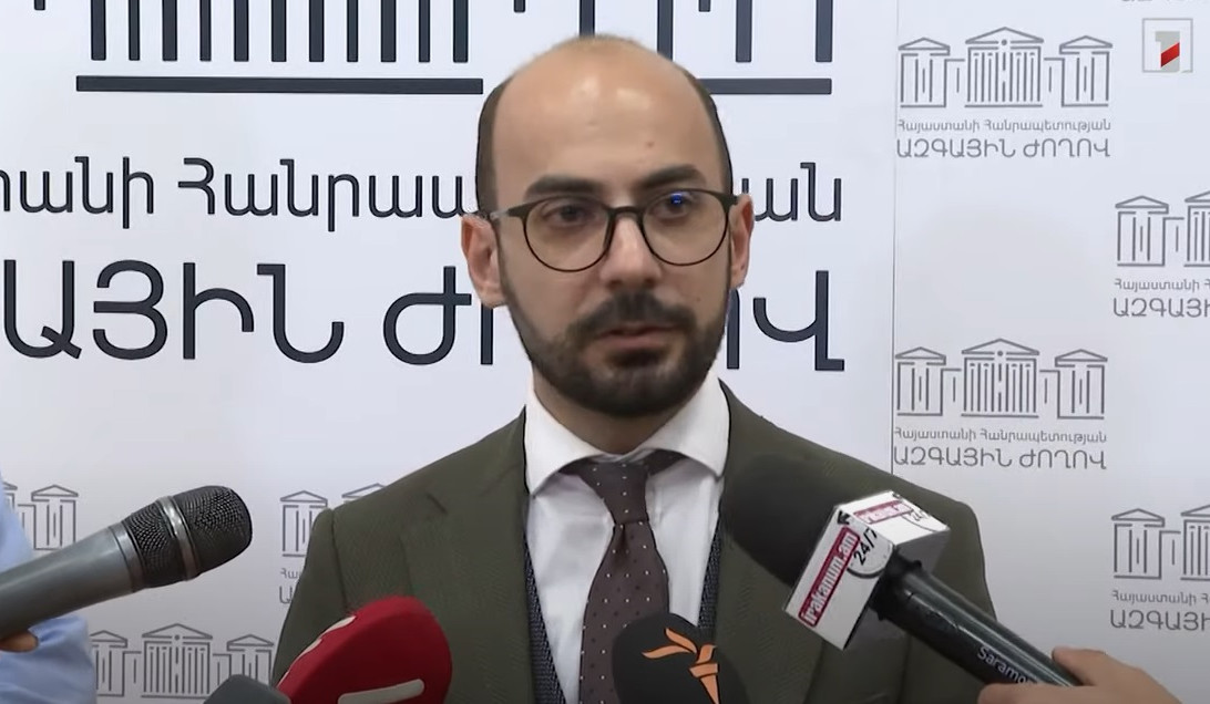 Լևոն Քոչարյանը հանկարծ թող չխառնի Ազգային ժողովը «Պոպլավոկի» հետ. Արթուր Հովհաննիսյան