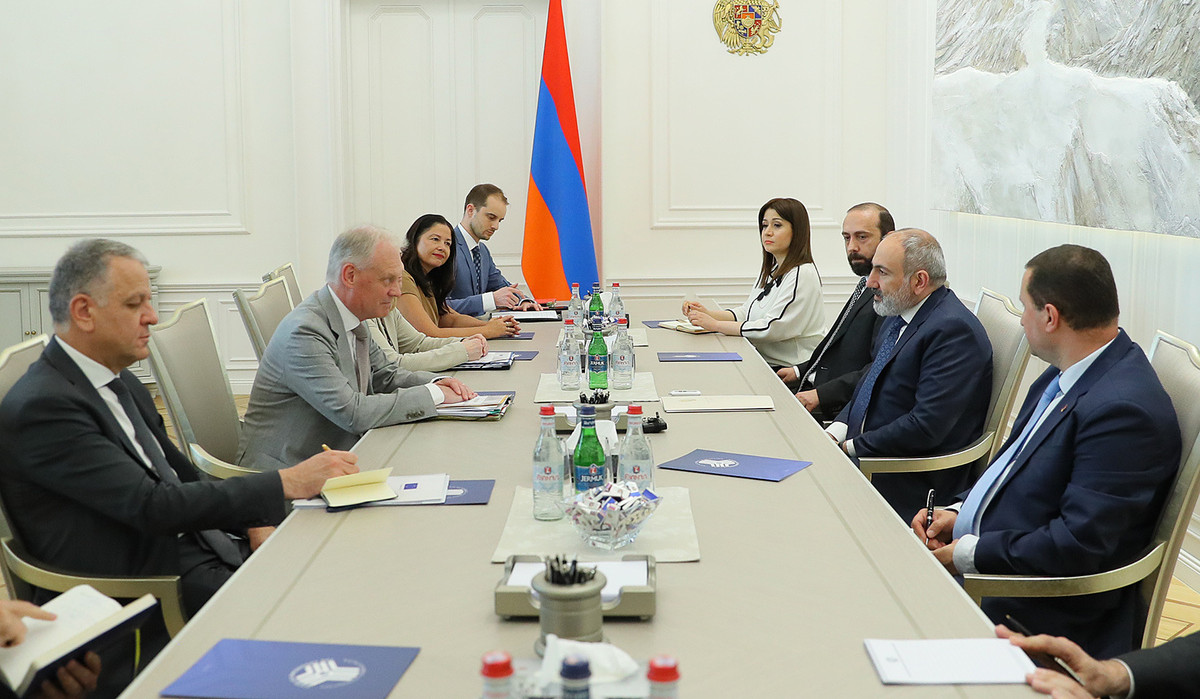 Пашинян приветствовал визит Купмана в Армению и подчеркнул важность дальнейшего развития отношений Армения-ЕС