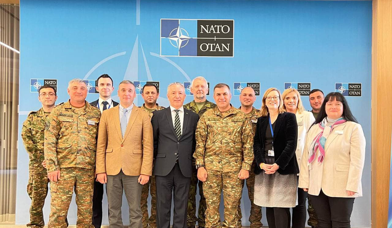 NATO-nun mənzil-qərargahında ER-NATO hərbi əməkdaşlığının cari proqramları müzakirə olunub