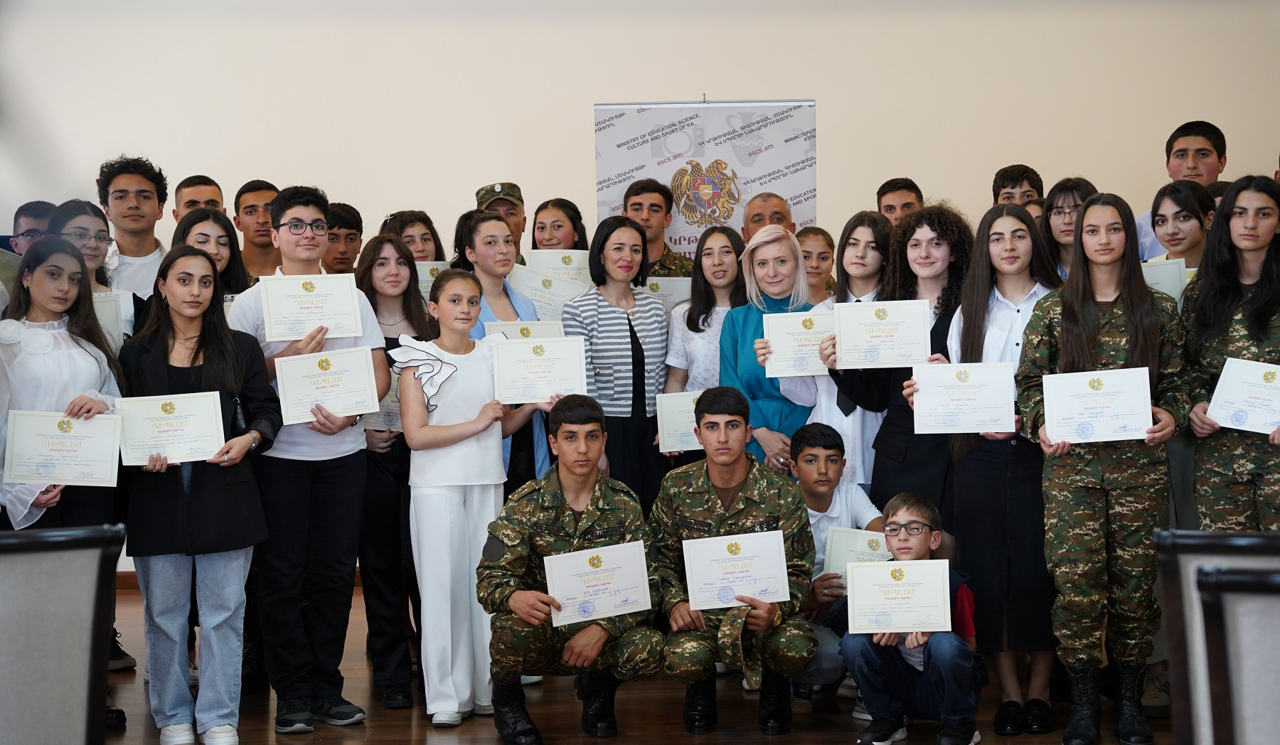 Ժաննա Անդրեասյանը պարգևատրել է հանրապետական առարկայական օլիմպիադաների հաղթողներին