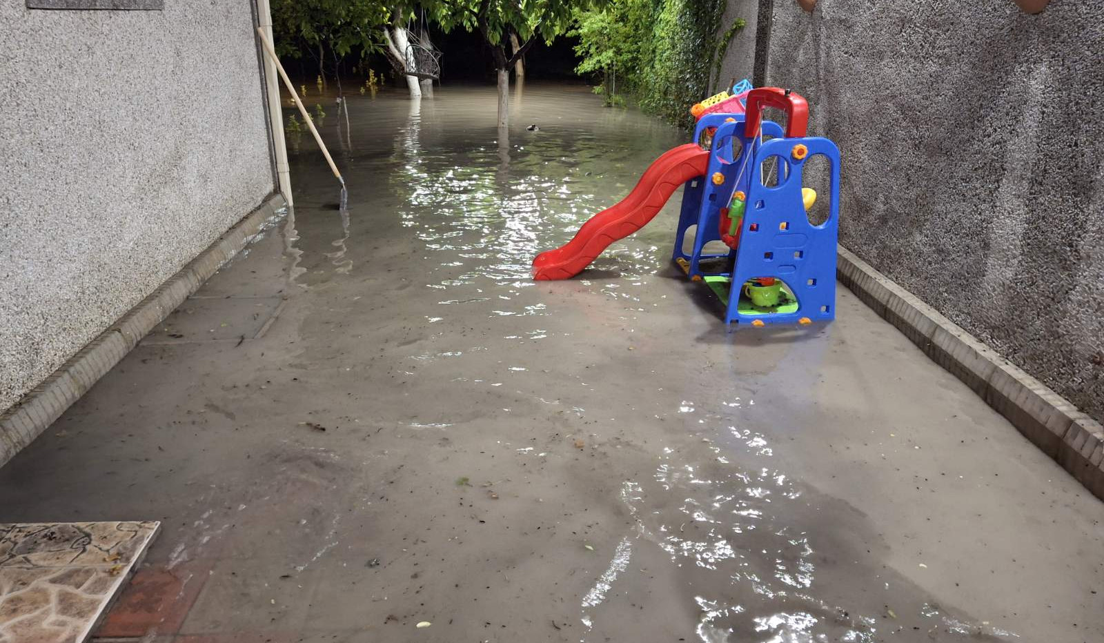 Փրկարարները ջրահեռացման աշխատանքներ են իրականացրել Երևանի վարչական շրջաններում