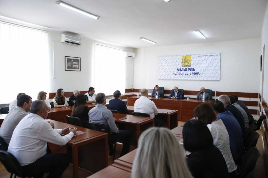Քաղաքապետ Տիգրան Ավինյանը ներկայացրել է Կենտրոն վարչական շրջանի նոր ղեկավարին