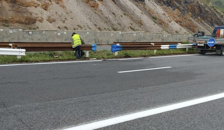 Կատարվում են միջպետական և հանրապետական նշանակության ավտոճանապարհների մետաղական արգելափակոցների վերականգնման աշխատանքներ