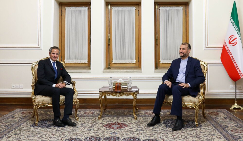 Абдоллахиян и Гросси обсудили вопросы двустороннего сотрудничества