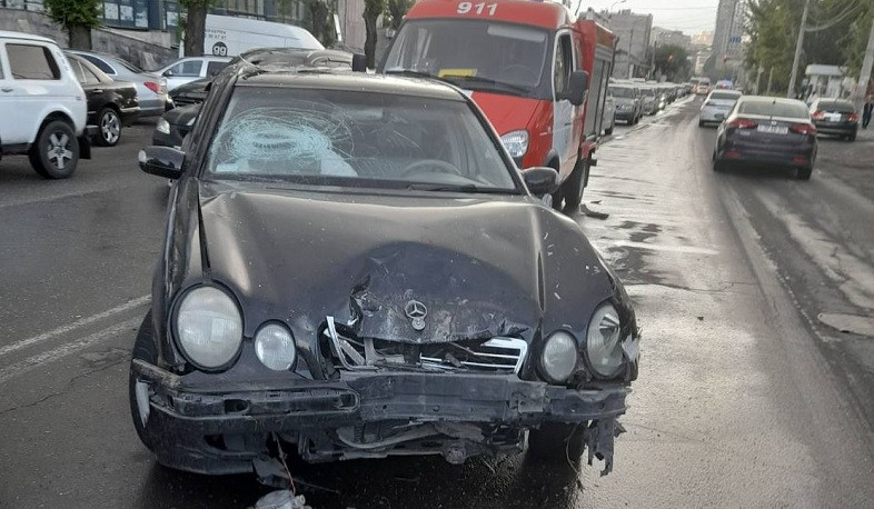 Խորենացու փողոցում մեքենաներ են բախվել. տուժածները հոսպիտալացվել են