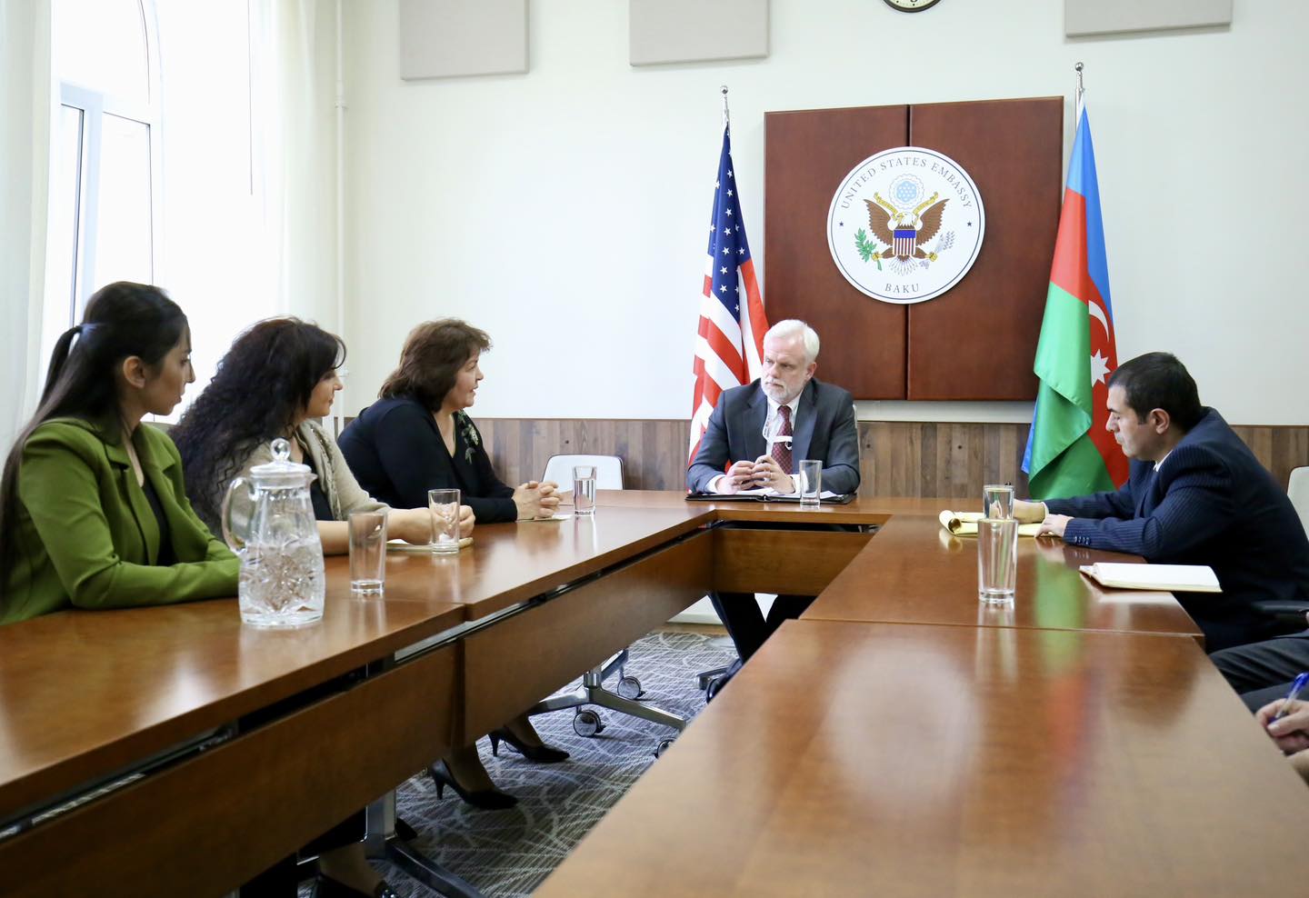 ABŞ-ın Azərbaycandakı səfiri səfiri siyasi məhbusların ailə üzvləri ilə görüşüb