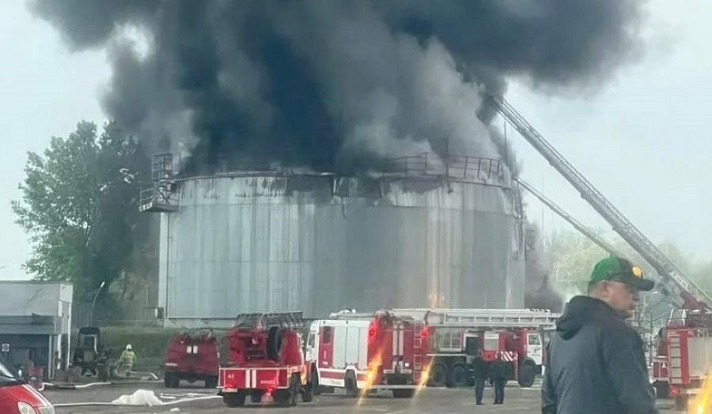 На нефтебазе под Анапой локализовали пожар, возникший после падения БПЛА