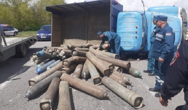 Երևան-Սևան ավտոճանապարհին գազի բալոններով բեռնված «ԶԻԼ»-ը կողաշրջվել է