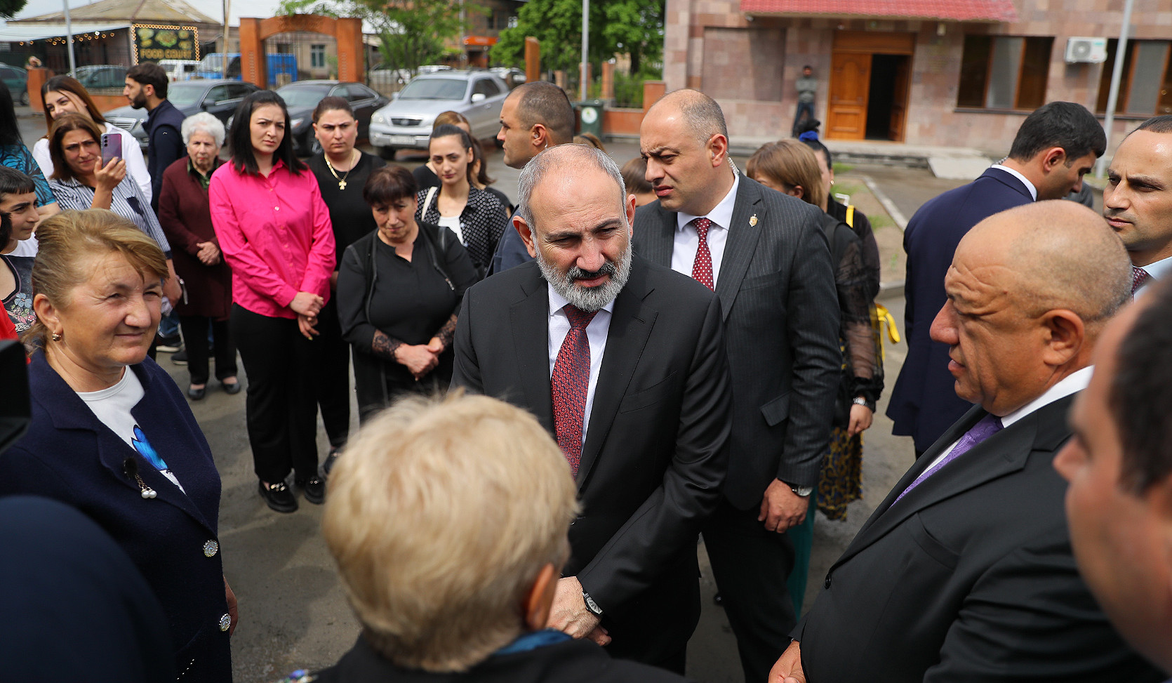 Վարչապետն այցելել է Արմավիրի մարզի տարբեր համայնքներ, Ջրառատում ներկա եղել  ծանրամարտի մարզադպրոցի բացմանը